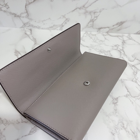 Michael Kors Charlotte Large Top Zip Tote Set - Picture 13 of 15